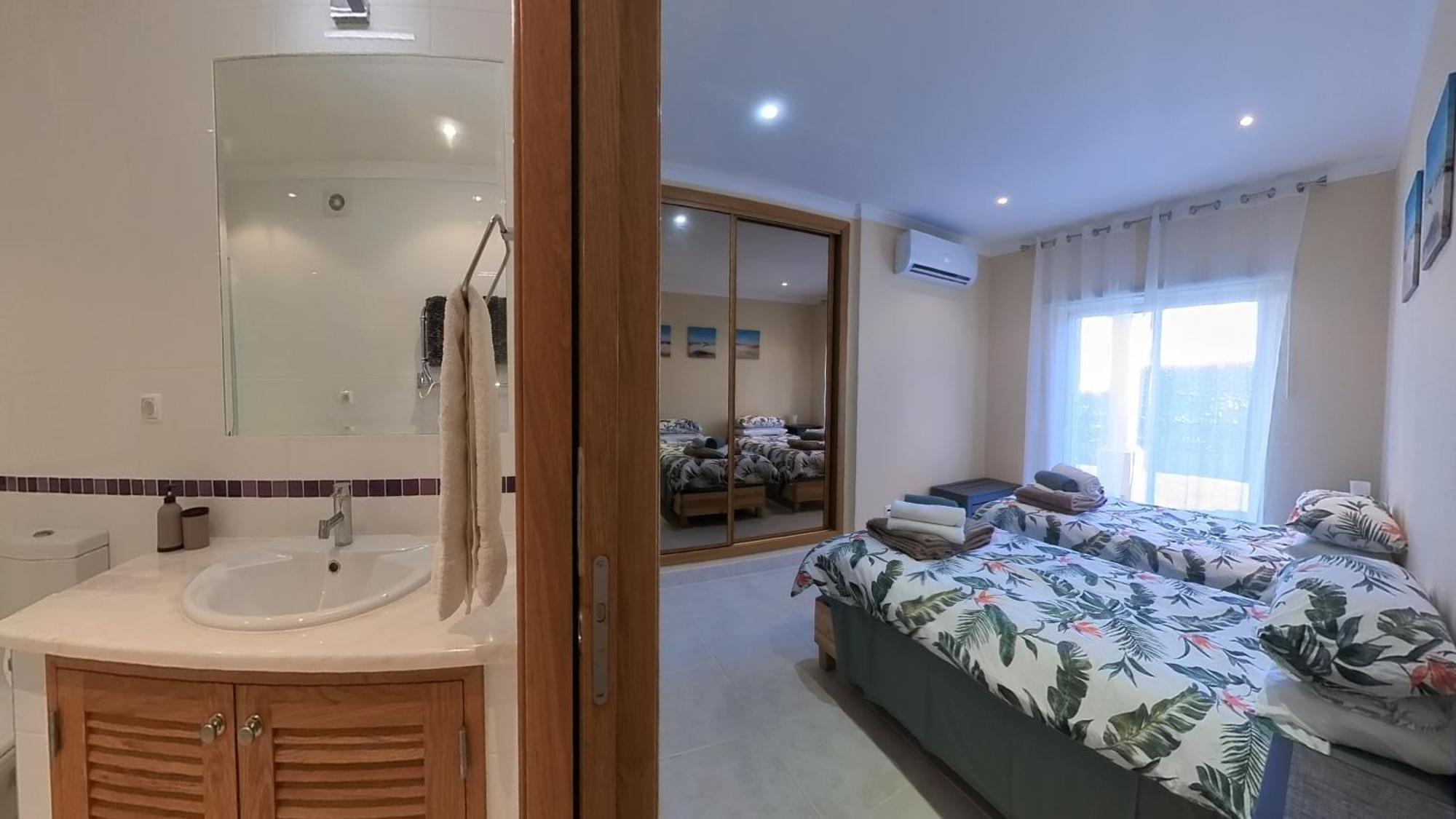 The View - Santo Antonio Villas, Golf & Spa Salema Oda fotoğraf